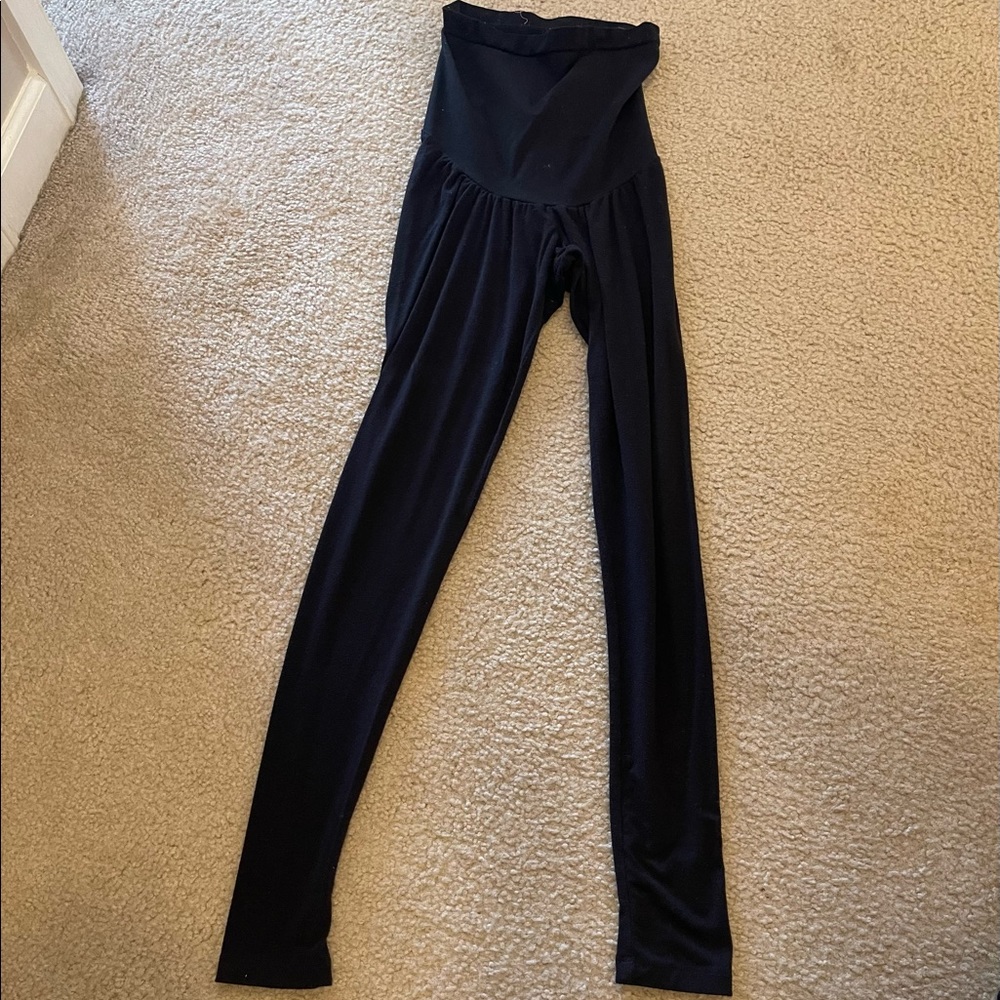 MATERNITY ALERT! 💗💙 A Pea in the Pod brand black leggings. Size XS.